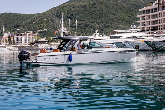 Saxdor 320 GTO - perfect for a cruise in Boka Bay