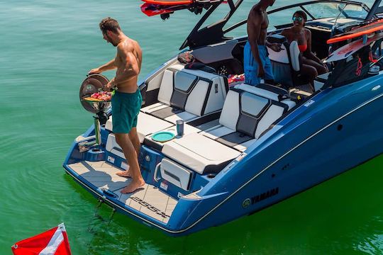 Toronto’s Premier Water Sports Charter | 255XD Yamaha Wake Surf Boat 