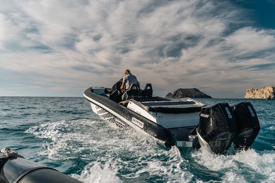 Excursão de 3 horas ao pôr do sol na Ilha de Milos no 'Navigatus IV' Skipper 4x90