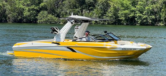 Centurion Fi25 Surf Boat Accommodate Up To 15