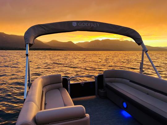 Amusez-vous au soleil ! Naviguez sur le Tahoe avec style. Locations pour plusieurs jours, livraison disponible.