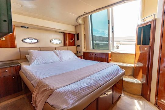 Yate Princess Flybridge de 50 pies con moto acuática