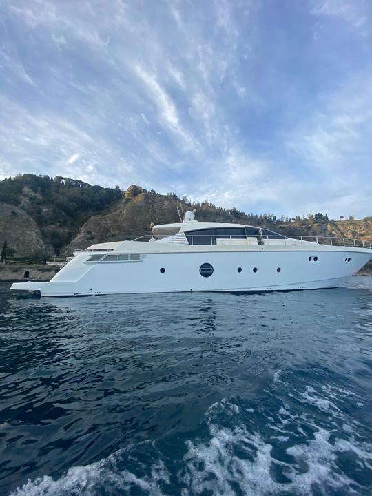 Location de méga-yacht Soaris Aicon 82 Power en Sicile