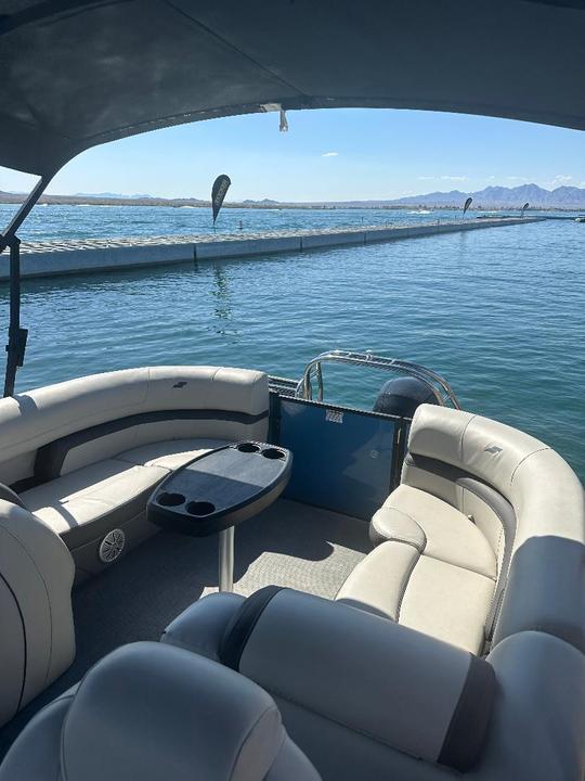 Barco flutuante Starcraft de luxo em Lake Havasu City, Arizona 