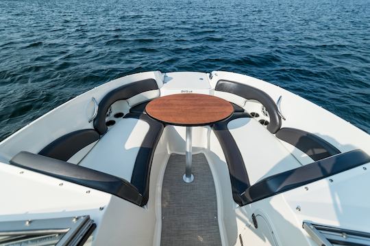  215LR Stingray ~ Salle de bain, chambre à air sur le lac Washington