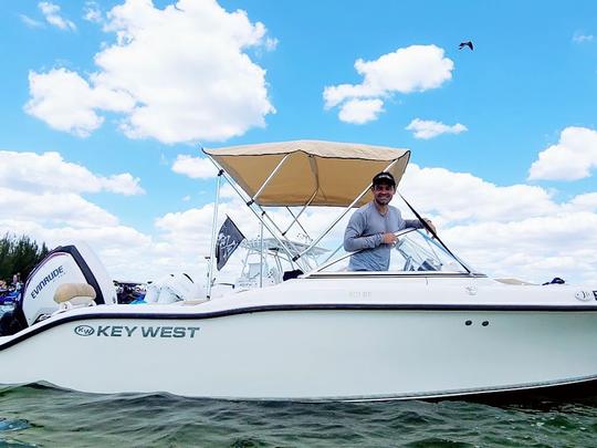 Boat With Us Tampa - Private boat charter will elevate your boating experience.