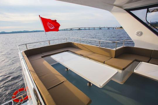 Maximum 1 – 47ft Catamaran Private Yacht Charter in Singapore