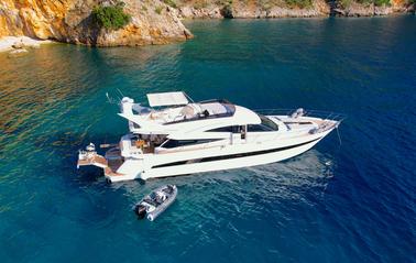 Yacht à moteur Galeon 640 Fly « BELLA ZIO » dans la marina ACI de Split, Croatie