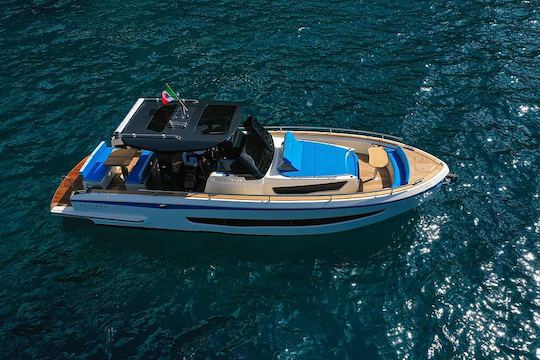 CAPRI - Luxury 14 T-Top Allure WalkAroud