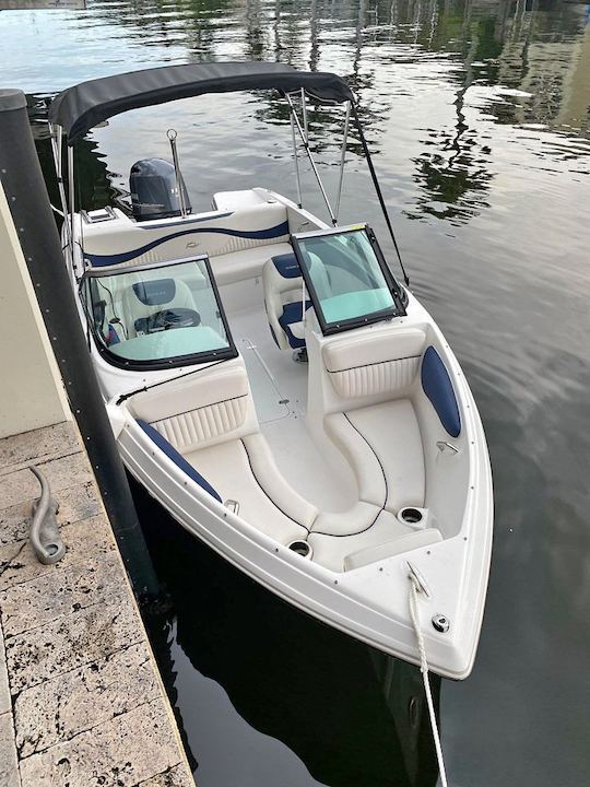 Fun under the sun with the Bayliner 190 Deck Boat!!