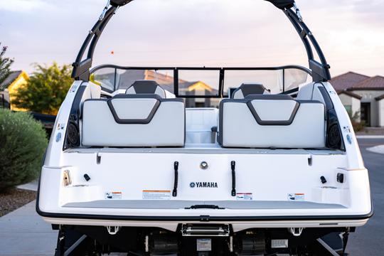 Modern & Thrilling Yamaha AR250 (3) Boat Available in Lake Havasu City & Needles