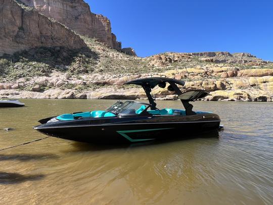 2019 F22 Wakesurf Boat! Fun in the sun! 