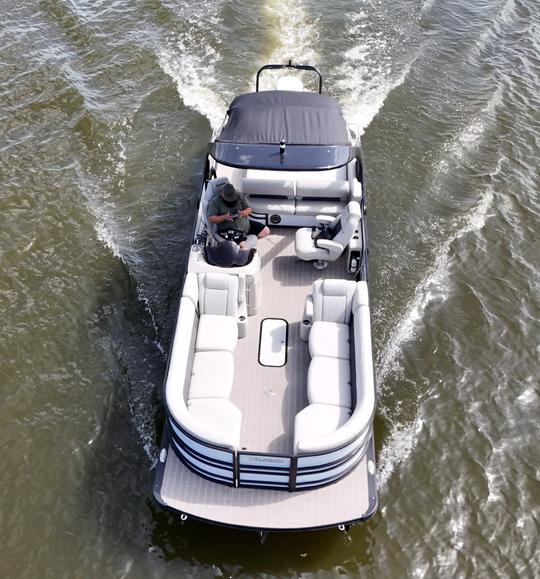 Luxury Xcursion Tri-Toon 265FLX W/300HP Mercury 10-person capacity