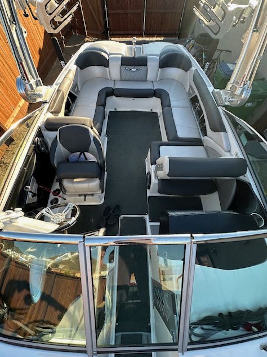 Hermoso barco Mastercraft Wake de 26 pies, completamente cargado (descuento por reserva de varios días)