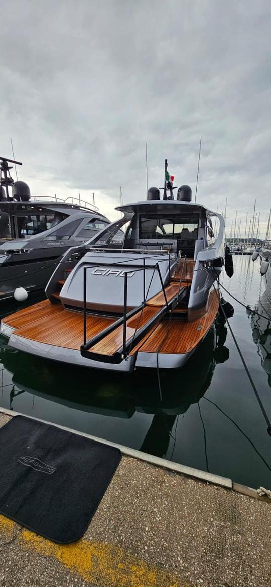 Alquiler de megayates Pershing 7X CIAO Power en Eivissa, Illes Balears