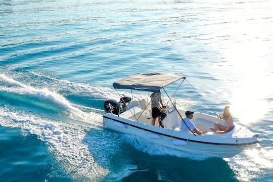 Aluguel confortável de barcos em Milos - sem necessidade de licença, ideal para explorar