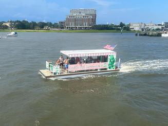 ¡El mejor barco privado para fiestas para 16 pasajeros de Charleston! 