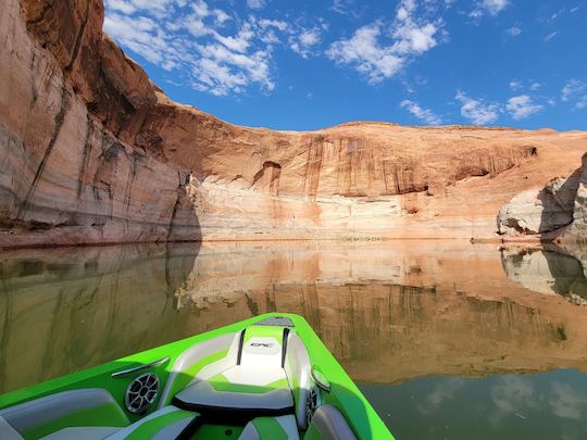 Tiempo épico entre las olas, surf, fiesta, exploración, lago Havasu