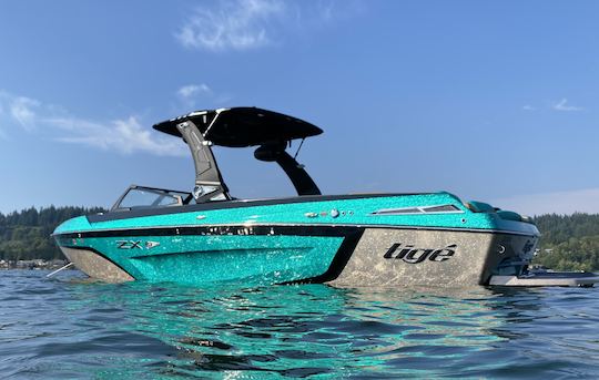 Nuevo barco de lujo Tige 23zx para hacer wakesurf y wakeboard en el lago Sammamish