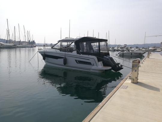 Merry fisher 895, um barco que lhe proporcionará conforto