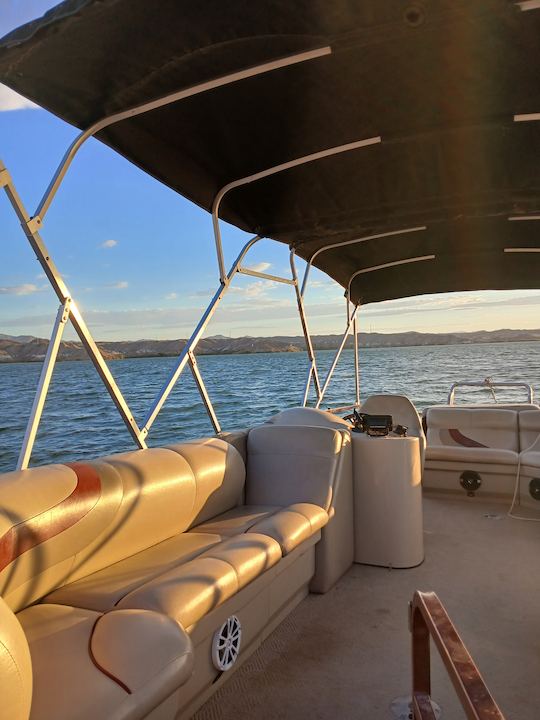 Barco flutuante de cruzeiro Bentley 240 para um dia incrível no Lago Havasu