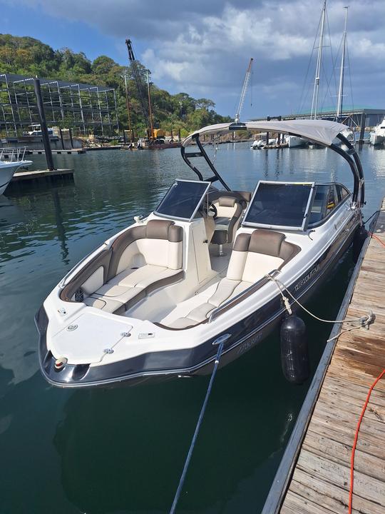 Lancha de luxo de 27 pés para a Ilha Taboga