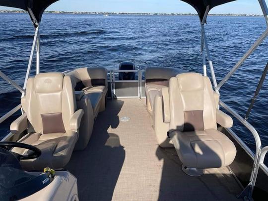 2020 Brand New Suntracker Pontoon boat in Cape Coral, Florida