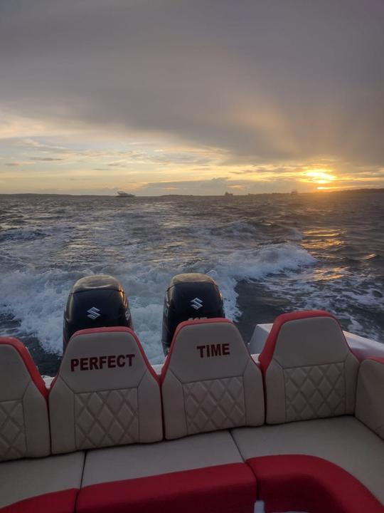 Experimenta la emoción del mar Caribe en un barco deportivo