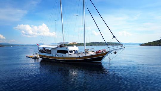 Cruzeiros tripulados de luxo na Croácia, Gulet Sirena, 28 m, 5 cabines, capacidade para 10 hóspedes