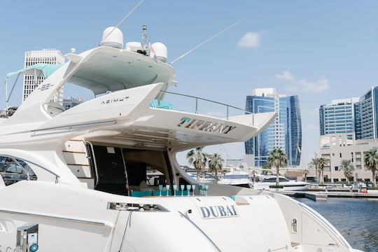 AZIMUT 62 PÉS TIFFANY EM DUBAI