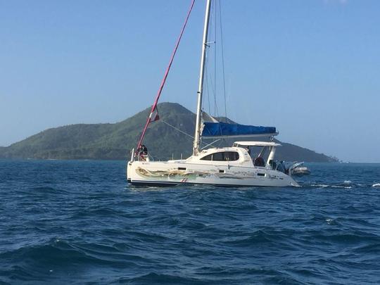 Catamaran Leopard 40 élégant, parfait pour les aventures aux Seychelles