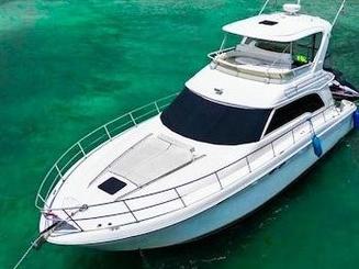 "Enjoy Miami : Sea Ray 52 Yacht - Big Discounts! Inquire Now for the Best Deal!"