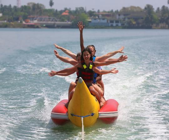 Passeio de banana boat em Mount Lavinia, Sri Lanka