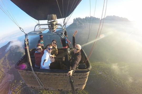 Aventure en montgolfière et en voile au départ de Barcelone