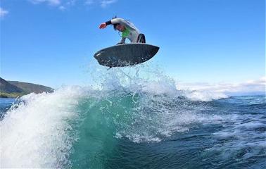 Private charter: Wakesurfing- Enjoy endless wave!! 