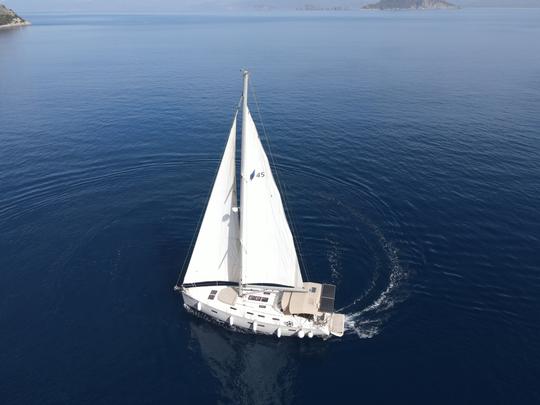 BAVARIA 45 SAILING BOAT WITH CAPACITY FOR 4 PEOPLE ​