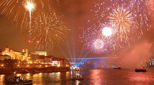 Croisière avec feux d'artifice : célébration de Saint John 2024 - Visite de 2 h 30