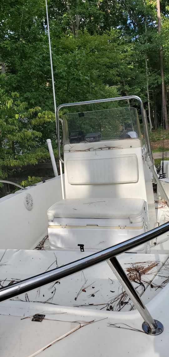 18' Center Console Pocket Rocket fishing boat. 