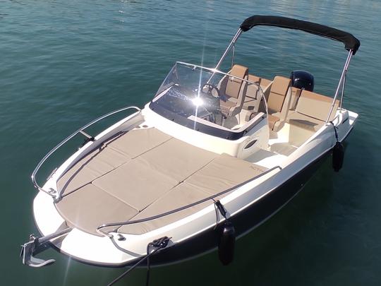 Alquila esta lancha rápida Q605 'Helios' 150hp para 7 personas en Palma, España