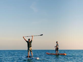 Stand up paddle boarding em Mount Lavinia, Sri Lanka