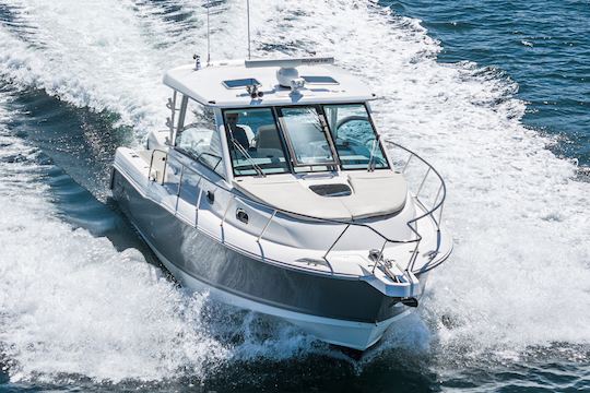 Boston Whaler Conquest de 34' com motor externo triplo de 350 cv