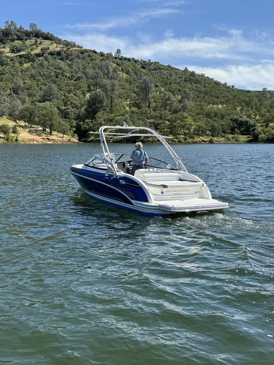 Barco esportivo de fórmula sofisticado e luxuoso em Bass Lake!