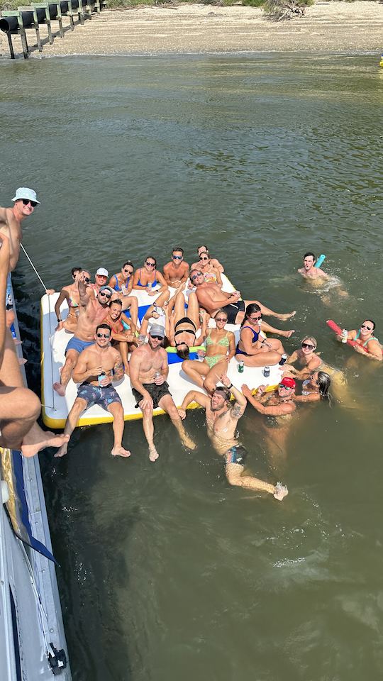 Barco de festa privado de 35 pés; banheiro e terraço superior; parada para nadar, despedida de solteira perfeita 