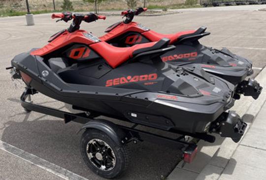 Par de motos acuáticas Sea-Doo Spark/Trixx en alquiler en Loveland, Colorado