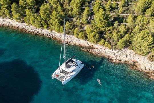 Catamarán de tripulación Falco (lagoon 450f)