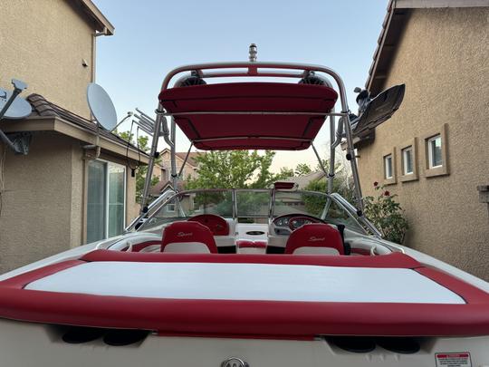 Sea Ray Ski Boat with all the essentials + LOUD AUDIO SYSTEM