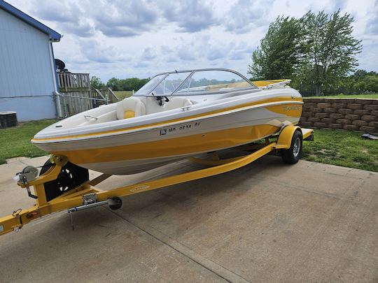 2010 Tahoe Q5i com tubo. Localizado na área de Excelsior Springs