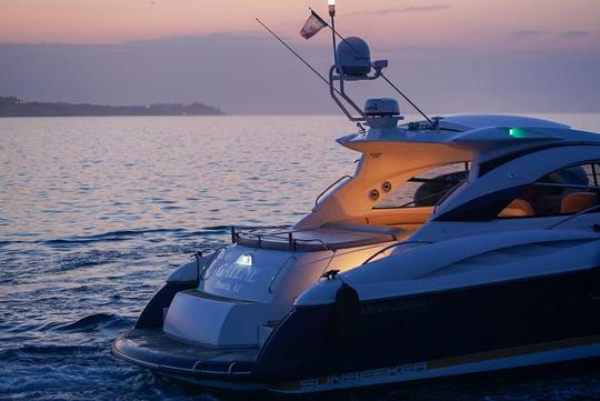 Yate Sunseeker de lujo con todo incluido en Cabo Getaway de 55 pies con barra libre y comida fresca