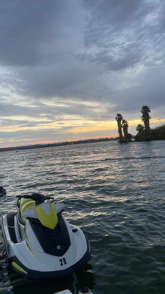 Explore Lake Havasu on 2021 Yamaha Waverunner Vx Jetskis 