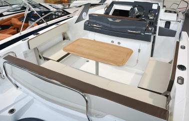 Lancha para até 9 pessoas - Confortable Beneteau 8 metros 300ch 